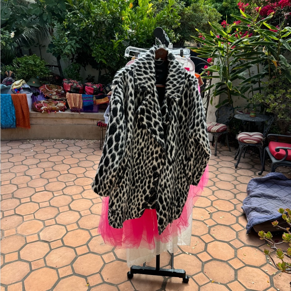 Banana Republic. Excellent condition. Elegant. Warm. Perfect for burning man.